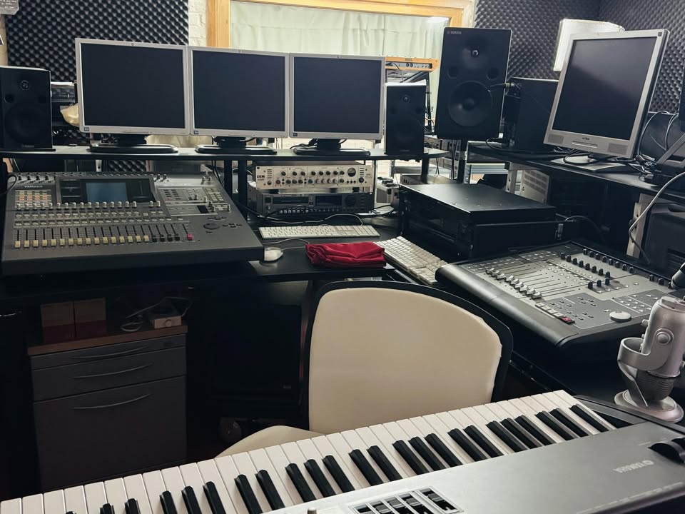 PHOTO STUDIOHANS.jpg (97 KB)